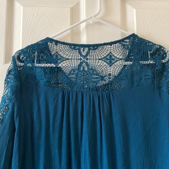 Flawed teal blouse with lace sleeves and yoke - Picture 9 of 11